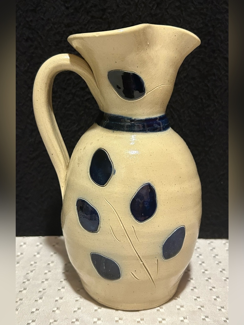 Vtg Williamsburg Pottery Delft-Like White & Blue Leaves Pitcher 7.25” H